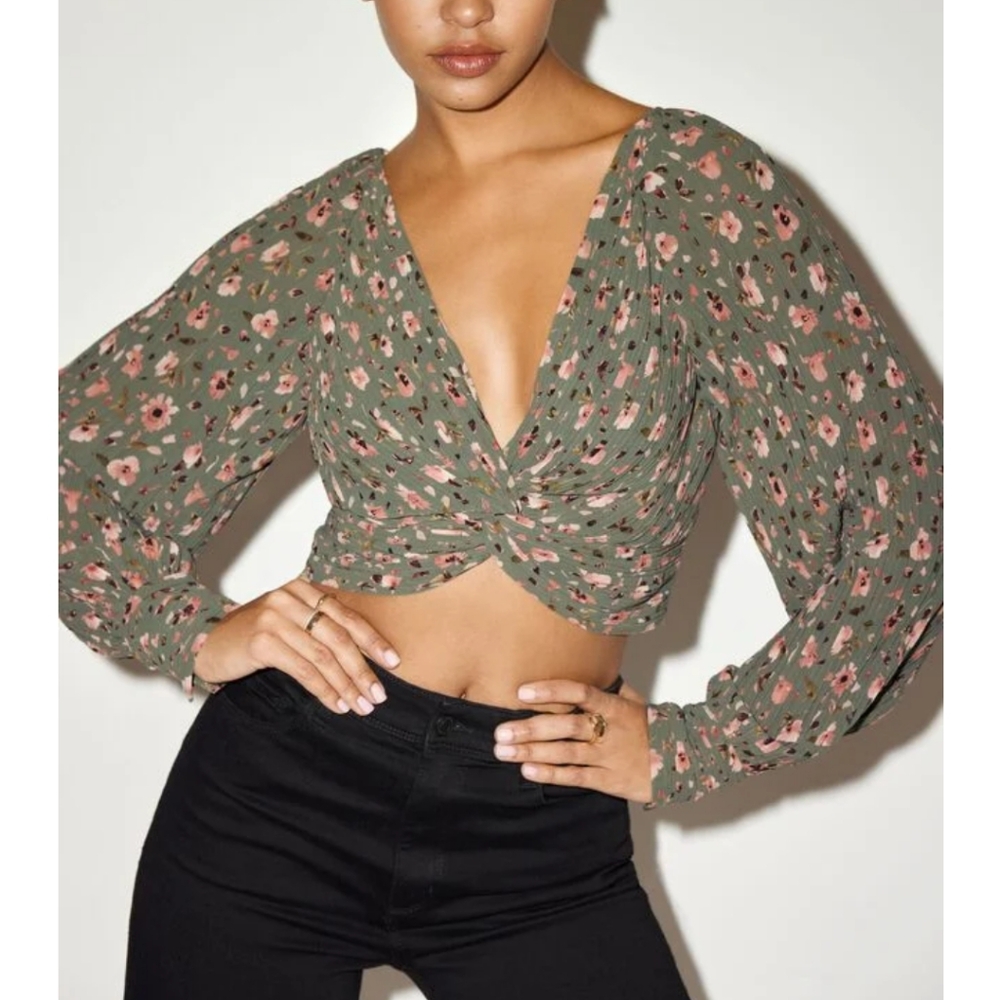 🌞2 For 30! NWT Dynamite twist floral blouse